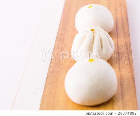 Fresh Chinese Bun on wooden tray Fresh Chinese Bun on wooden tray 29374892