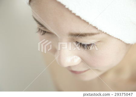 Close-up of eyelash. Women in their twenties. 29375047