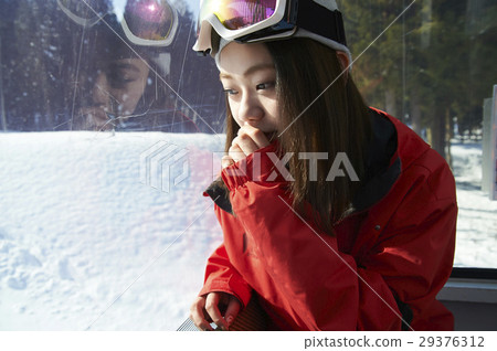 滑雪勝地長平底船女性畫象 滑雪勝地長平底船女性畫象 29376312