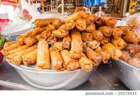 golden spring roll in the fresh market 29378433
