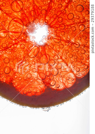 Air bubbles cover slice of grapefruit floating  29379188