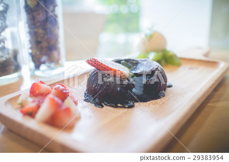chocolate lava cake with vanilla ice cream 29383954