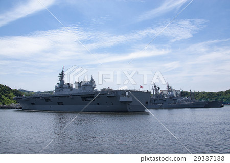 Yokosuka Port warship 29387188