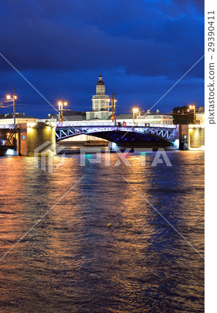 Palace Bridge at night. 29390411