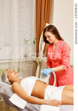 Vacuum massage. Hardware cosmetology. 29390630