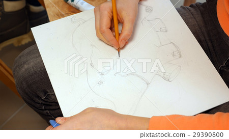 Female artist draws a pencil sketch in art studio 29390800