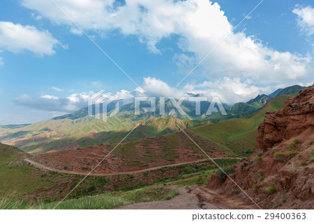mountain dirt road 29400363