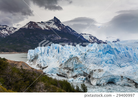 圖庫照片: blue ice perito moreno glacier. patagonia