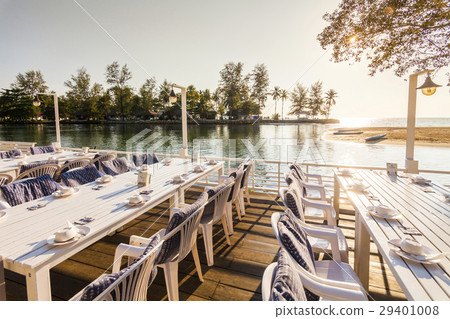 Nice restaurant on the beach of a tropical island 29401008
