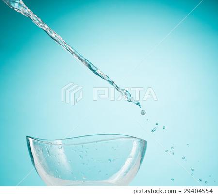 The water splashing to glass bowl on white 29404554