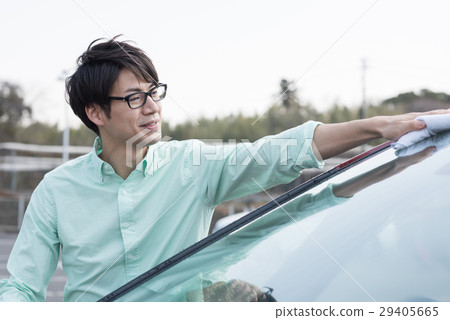 Young man to wash Young man to wash 29405665