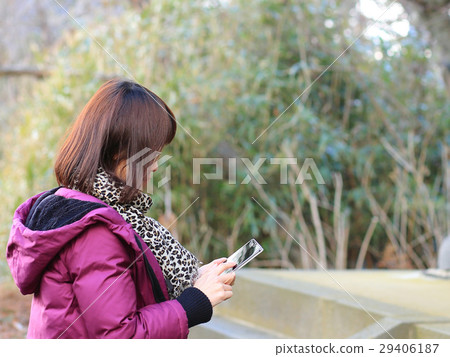 OL holiday search while searching on a smartphone OL holiday search while searching on a smartphone 29406187