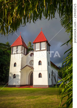 Haapiti church in Moorea island jungle, landscape 29408525