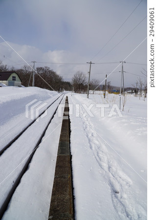 Railroad tracks 29409061