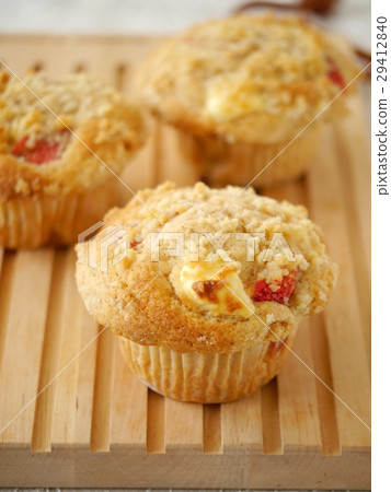 鬆餅切菜板版本的草莓和奶油芝士 29412840