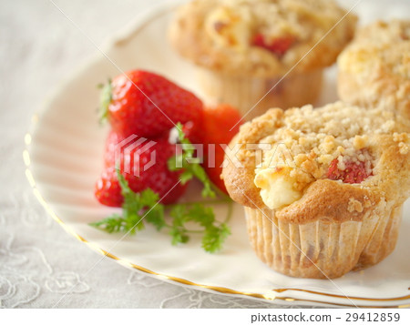 Strawberry and cream cheese muffins (horizontal position up) Strawberry and cream cheese muffins (horizontal position up) 29412859