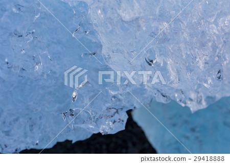 Close up Ice cube texture breaking  29418888