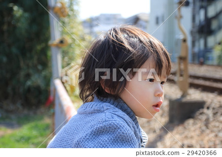 I wonder if the train will come - I wonder if the train will come - 29420366