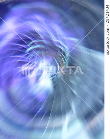 Incredible light refraction 29421434