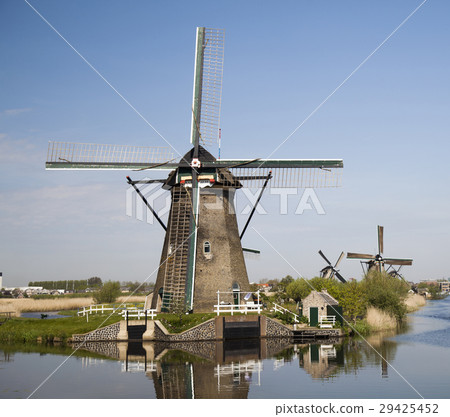 Windmill, Kinderdijk in netherlands Windmill, Kinderdijk in netherlands 29425452