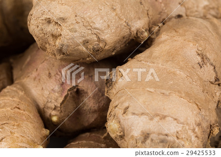 heap of ginger root 29425533
