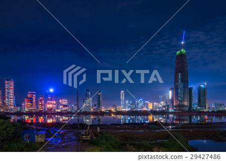 高層建築群建造場所夜視圖在深圳,中國 高層建築群建造場所夜視圖在深圳,中國 29427486