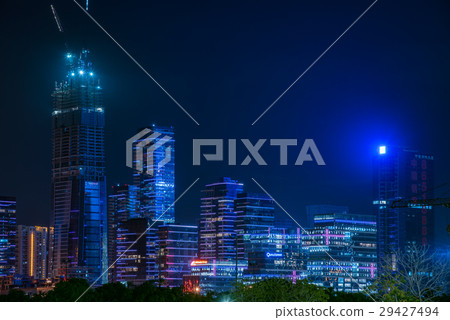 高層建築群正在建設中深圳,中國夜景 高層建築群正在建設中深圳,中國夜景 29427494
