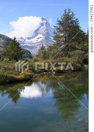 Matterhorn mountain and lake, Switzerland  29427801