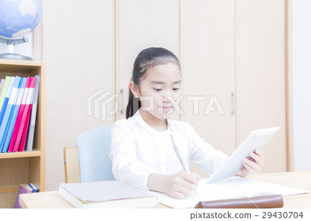 學習與片劑的女孩 學習與片劑的女孩 29430704