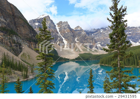 Canadian Rockies: Moraine Lake 29431595