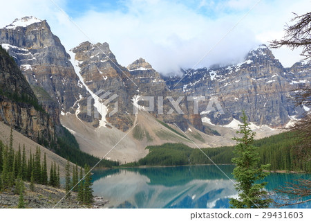 Canadian Rockies: Moraine Lake 29431603