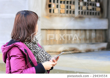 OL holiday search while searching on a smartphone OL holiday search while searching on a smartphone 29434554