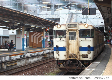 Train at Ogura Station 29437256