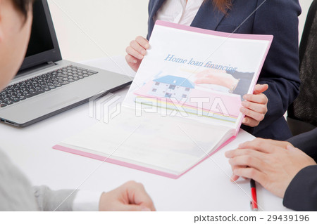 Real Estate Agent Male Employees Female Employees Housing Consultation Consumer Tax Increase Foreclosure Demand Copy Space Property Introduction 29439196
