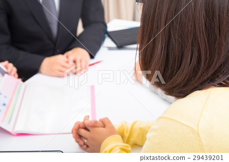 Real Estate Agent Male Employees Female Employees Housing Consultation Consumer Tax Increase Foreclosure Demand Copy Space Property Introduction Real Estate Agent Male Employees Female Employees Housing Consultation Consumer Tax Increase Foreclosure Demand Copy Space Property Introduction 29439201