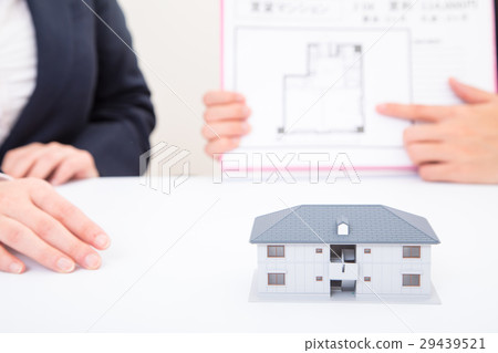 房地產經紀人男性我的家庭計劃住房諮詢消費稅增加止贖需求復制空間物業介紹 房地產經紀人男性我的家庭計劃住房諮詢消費稅增加止贖需求復制空間物業介紹 29439521