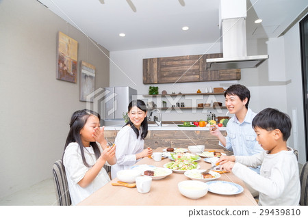 Family to eat Father Father Dad Mother Mother Sisterhood life feeling Family to eat Father Father Dad Mother Mother Sisterhood life feeling 29439810