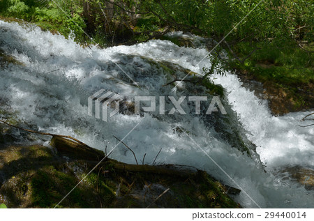 Closeup of Overfall Closeup of Overfall 29440014