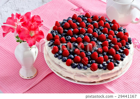 Creamy sweet cake 29441167