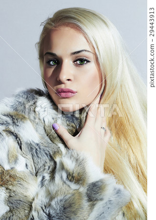 Fashion Blond Girl in Fur.Beautiful Winter Women Fashion Blond Girl in Fur.Beautiful Winter Women 29443913