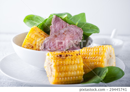 圖庫照片: beef and grilled corn