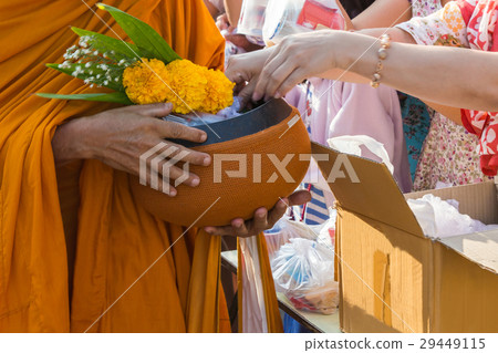 Buddhist monk while stand in a row waiting people 29449115