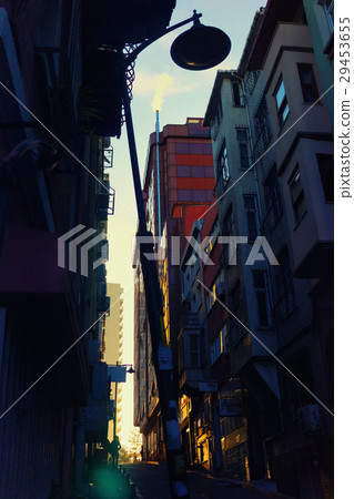 The chaos of the big city 29453655
