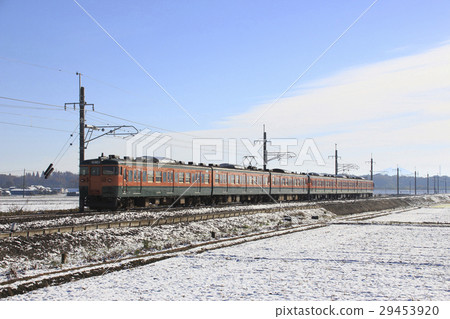 雪在2016年11月底115線火車有兩條線 29453920