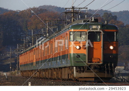 秋季兩毛線115系列車(6節車廂:原編組×2) 秋季兩毛線115系列車(6節車廂:原編組×2) 29453923