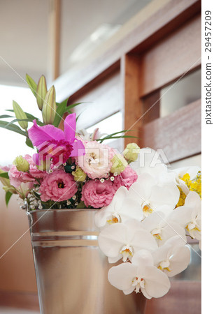 花束和錫桶 29457209