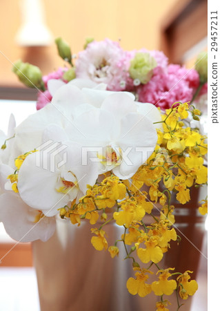Bouquet and tin bucket Bouquet and tin bucket 29457211