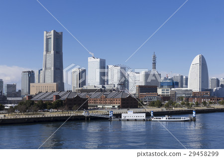 橫濱都市風景Minato Mirai地標塔晴朗的藍天 29458299