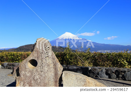 Fuji viewed from the Tomei Expressway Fujikawa service area Fuji viewed from the Tomei Expressway Fujikawa service area 29459617
