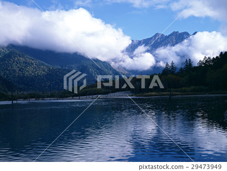 A lake 29473949
